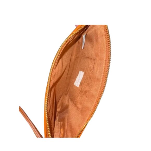 Universal Thread Women's zippered Wrist wallet in a rich brown faux leather - Picture 3 of 5